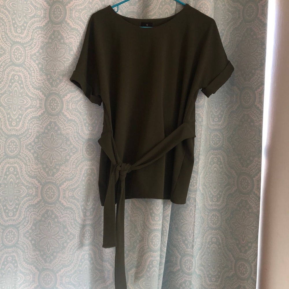 Women’s L Worthington blouse with tie